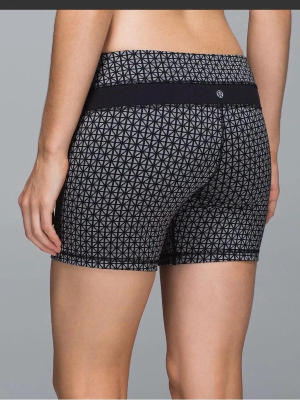 Lululemon Groove Short *Full-On Luon (Regular) Tri Geo Silver Spoon Black / Blac